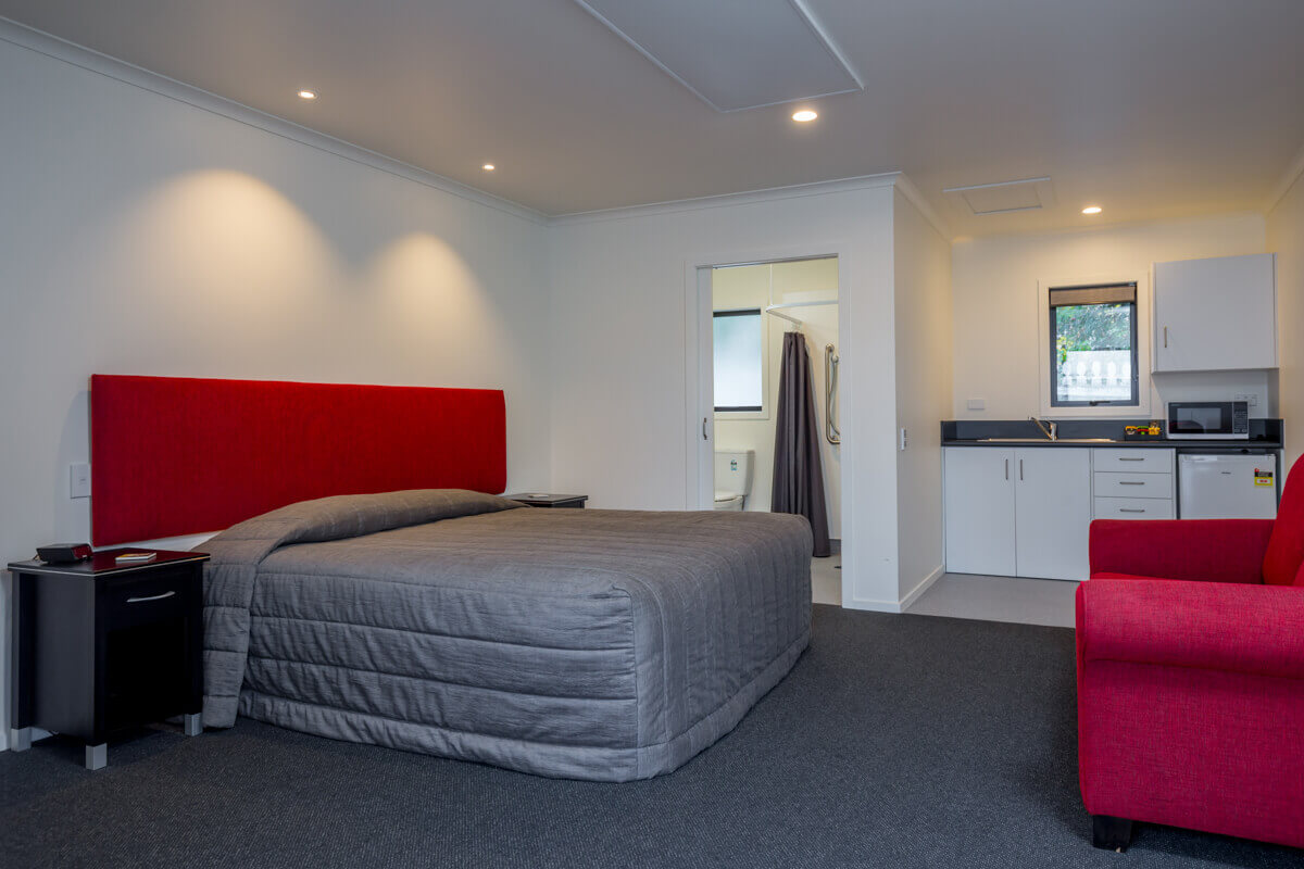 Super King Bed In Access Motel Unit 1 At Cork And Keg Motel In Renwick Marlborough NZ